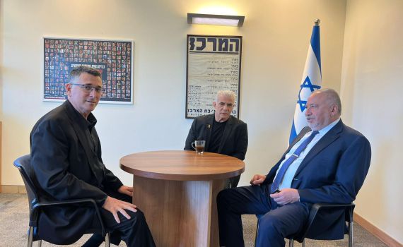 ראשי האופוזיציה נפגשו: מצפים מגנץ להצטרף אלינו