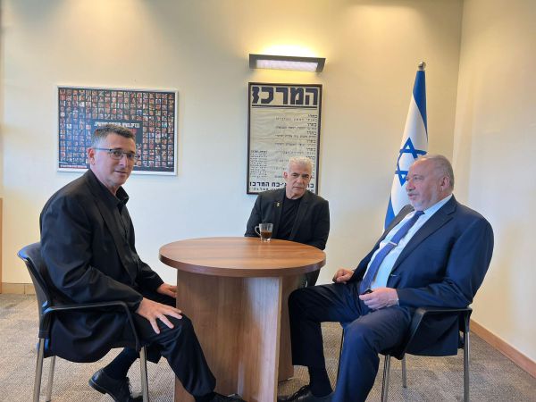 ראשי האופוזיציה נפגשו: מצפים מגנץ להצטרף אלינו