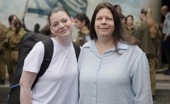 גיבורה ומרגשת: החטופה ששוחררה התגייסה לצה"ל