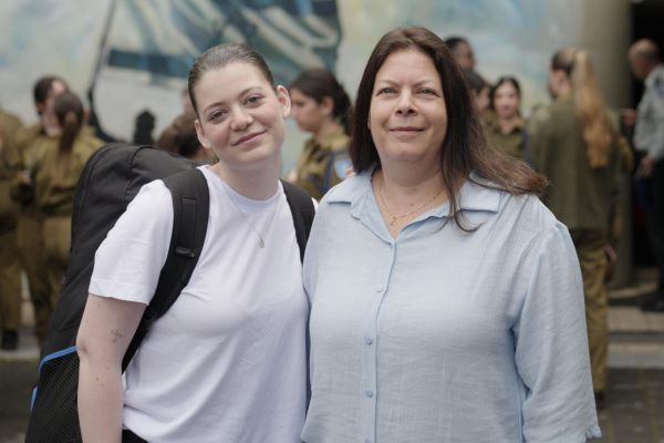 גיבורה ומרגשת: החטופה ששוחררה התגייסה לצה"ל