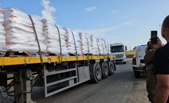 לראשונה: מעבר זיקים נפתח להעברת סיוע לעזה