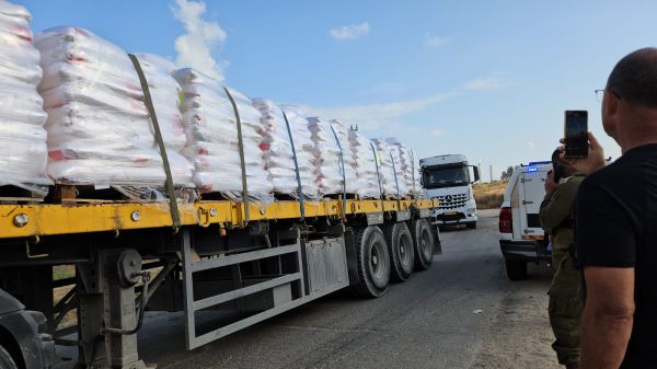 לראשונה: מעבר זיקים נפתח להעברת סיוע לעזה