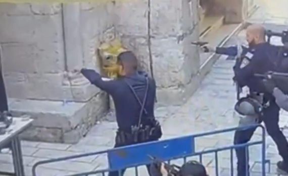 שולפת סכין ומסרבת להוריד אותו: תיעוד מנסיון הפיגוע