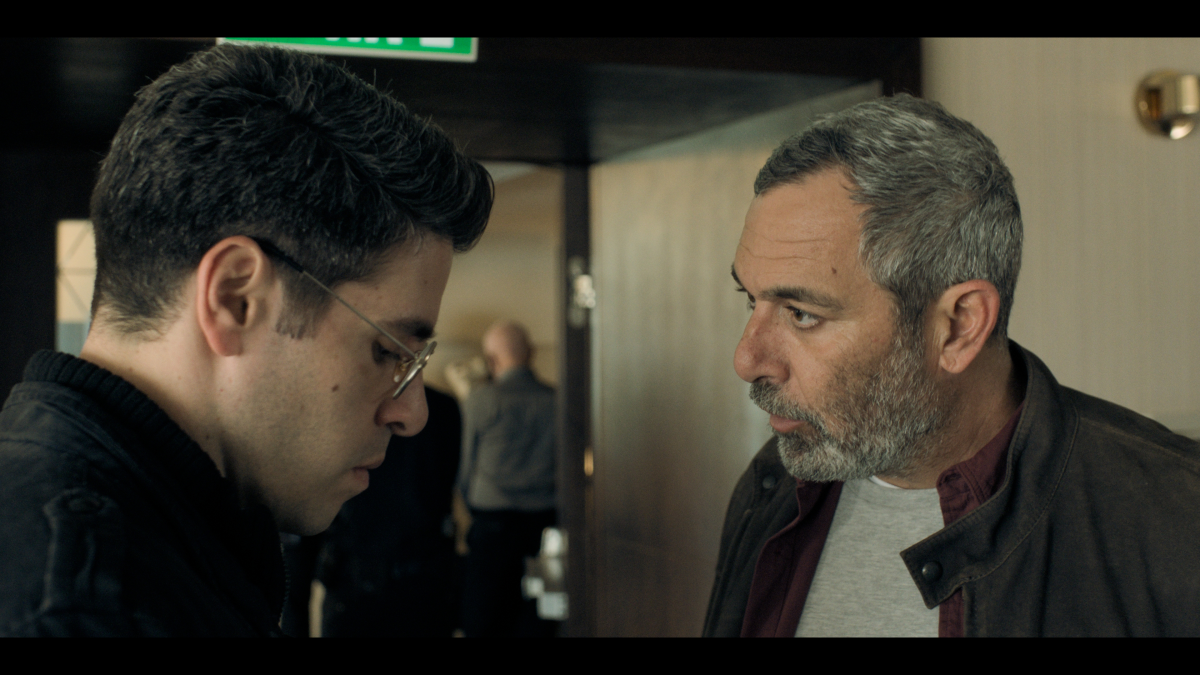 "האיש שרצה לדעת הכל": צפו בהצצה לסדרת המתח החדשה