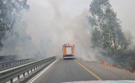 בעקבות ירי רקטות: שריפה נרחבת סמוך לקריית שמונה