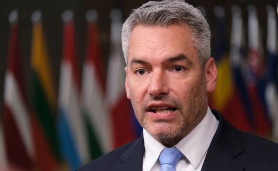 "איך מזכירים את ישראל וחמאס באותה נשימה?"