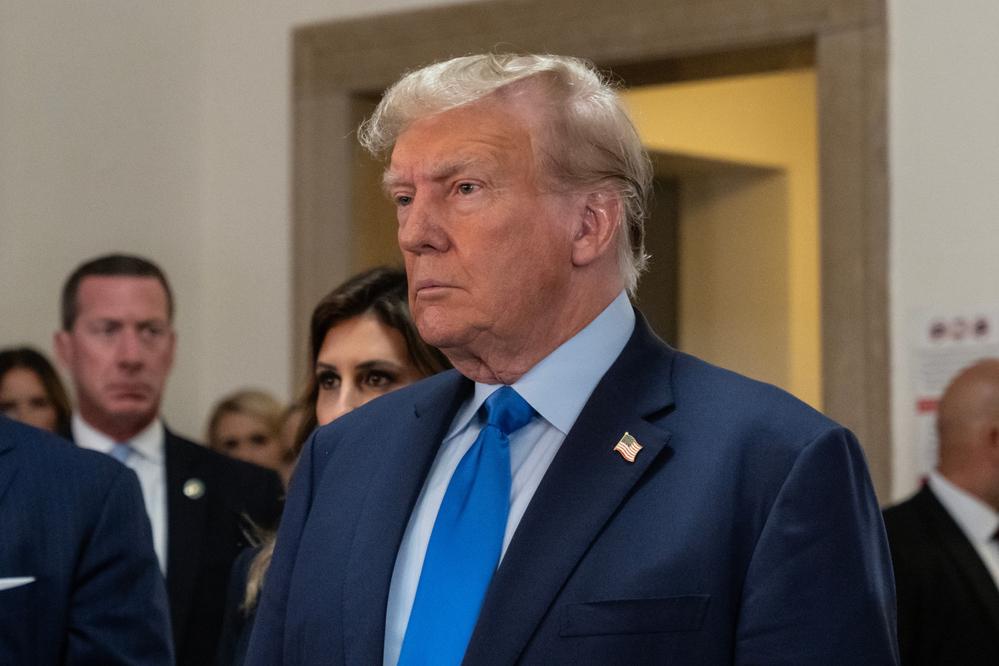 טראמפ מבטל את האפליה המתקנת לעובדי מדינה