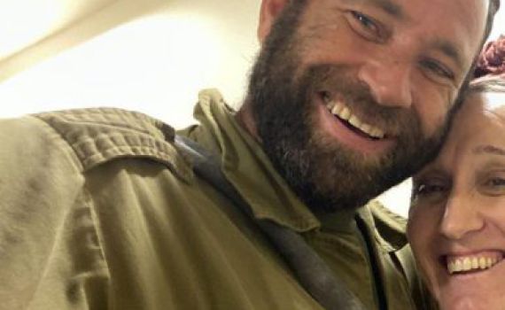 שידור ישיר: אלון וייס מובא למנוחות בהר הרצל