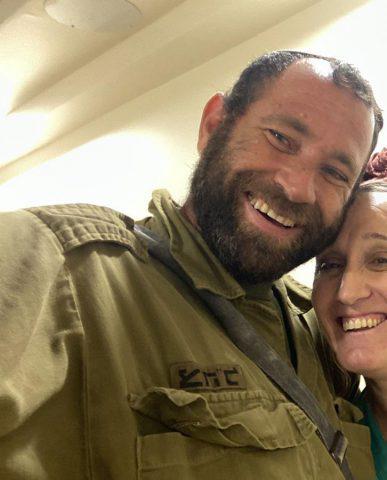 שידור ישיר: אלון וייס מובא למנוחות בהר הרצל