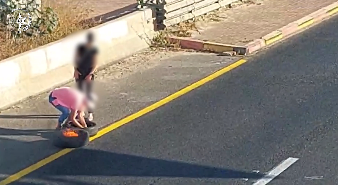 האנרכיזם בכביש: מתפרעות הבעירו צמיגים וסיכנו את הנהגים