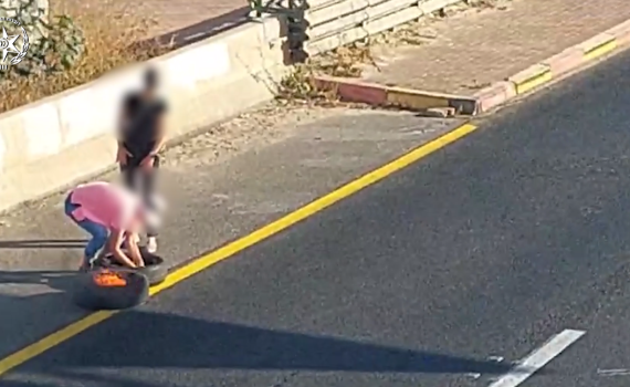 האנרכיזם בכביש: מתפרעות הבעירו צמיגים וסיכנו את הנהגים