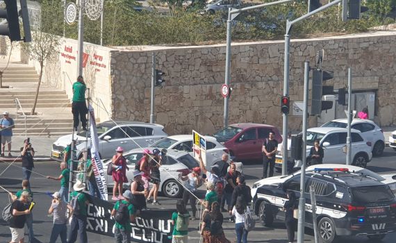 יש ישראלים שמותר להם, ויש ישראלים שאסור להם