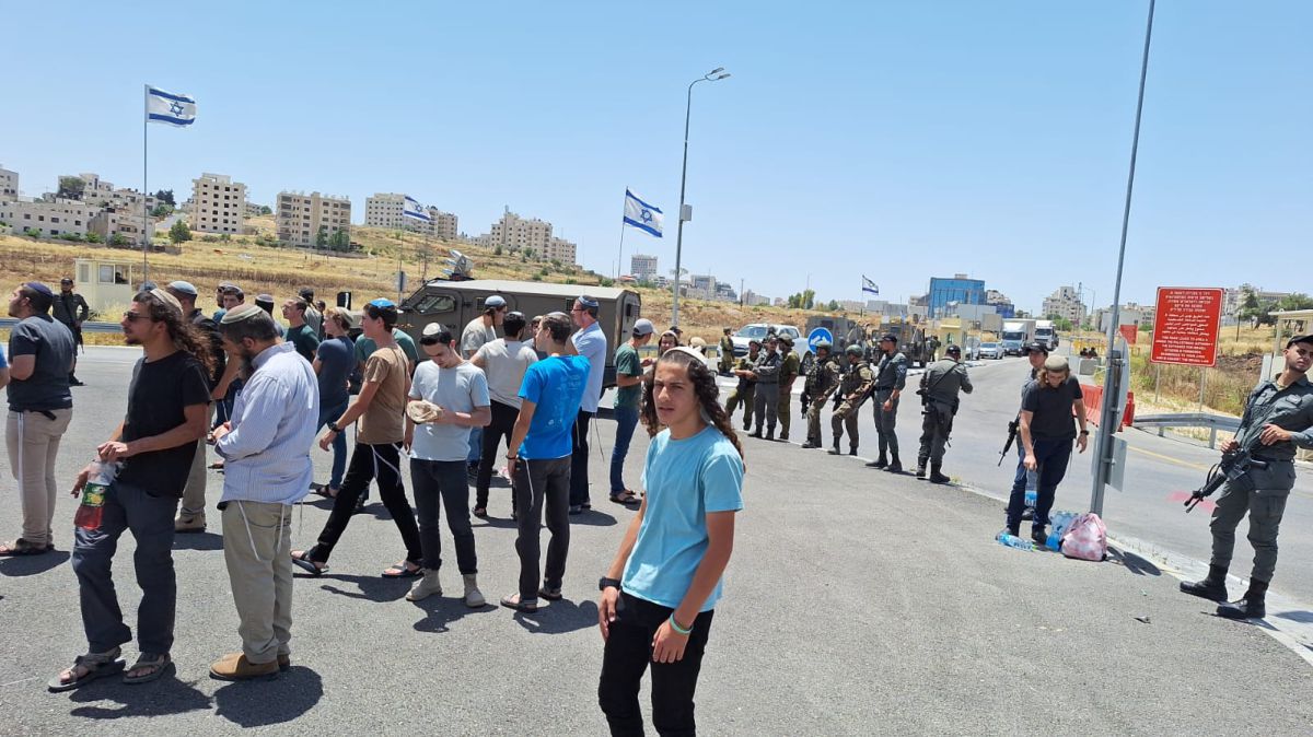 עשרות הפגינו כנגד פתיחת מחסום פוקוס לערבים