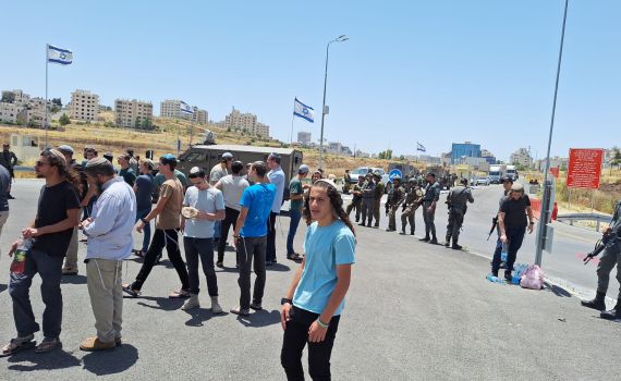 עשרות הפגינו כנגד פתיחת מחסום פוקוס לערבים