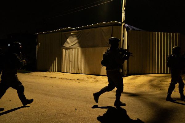 צה״ל לא עוצר לרגע: עשרות מבוקשים נעצרו ברחבי יהודה ושומרון