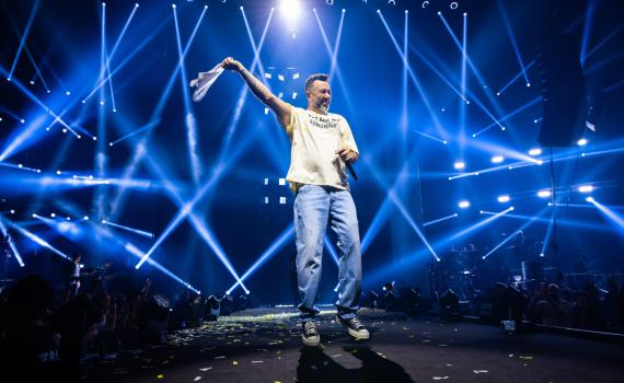 ליאור נרקיס כבש את היכל מנורה, ובצדק | ביקורת הופעה