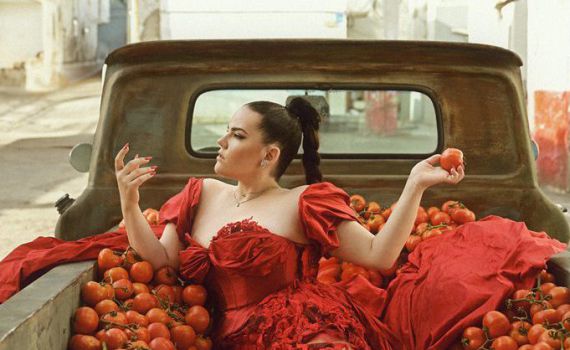 הזמרת הבינלאומית באלבום בכורה חדש בעברית