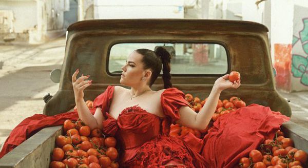 הזמרת הבינלאומית באלבום בכורה חדש בעברית