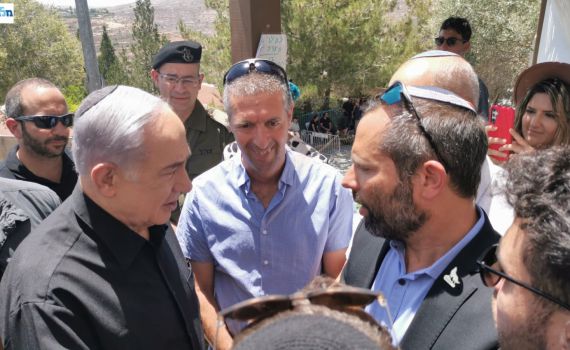 נתניהו הגיע לעלי לנחם את משפחתו של סעדיה דרעי