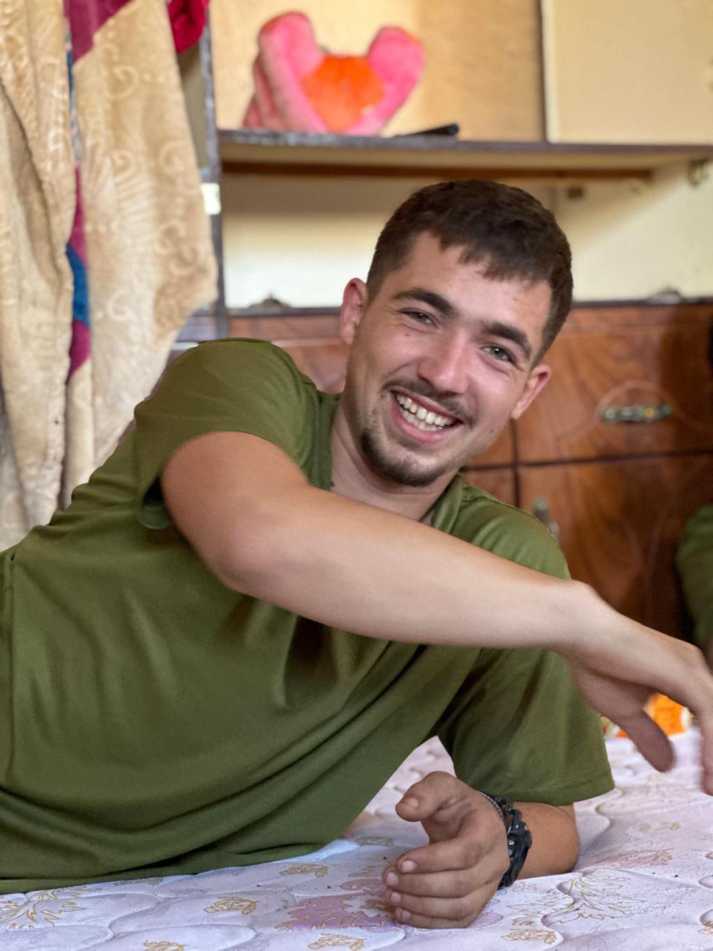 עם דגלי ישראל בצד הכביש: נפרדים מעוז ישעיה גרובר