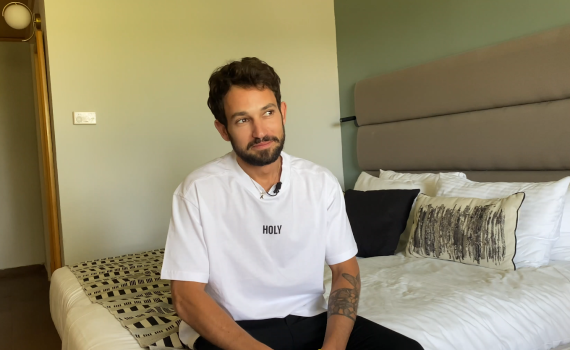 דייר האח הגדול לסרוגים: "יש לי הרבה שיחות איתו למעלה"