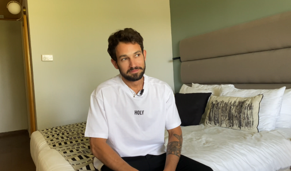 דייר האח הגדול לסרוגים: "יש לי הרבה שיחות איתו למעלה"