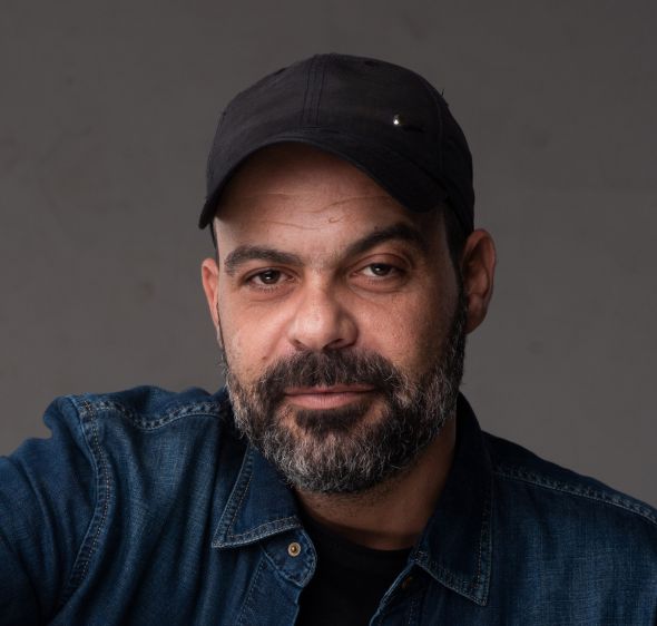 בין שבר לאמונה: עמיר בניון משחרר את "אות קין"