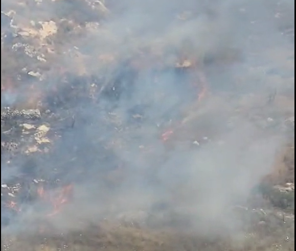 חשש להצתה: שריפה סמוך ליצהר, סכנה לבתי התושבים