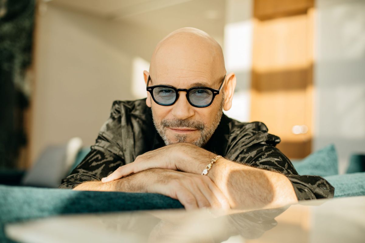 "חכי עם הדמעות": רמי קלינשטיין בסינגל חדש