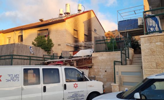 חשד לרצח בבנימין: גבר נמצא מת בדירה שרופה