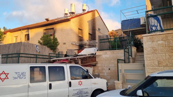 חשד לרצח בבנימין: גבר נמצא מת בדירה שרופה