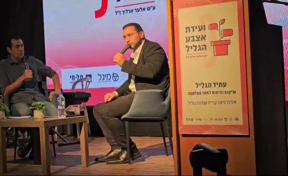 אנשי מחאה ניסו לפוצץ את נאום השר, ואז זה קרה