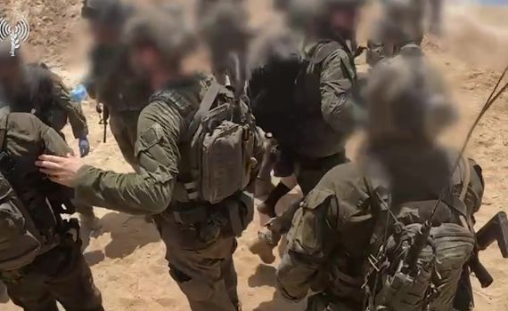 תיעוד דרמטי ממצלמת הלוחם: כך חולצו החטופים