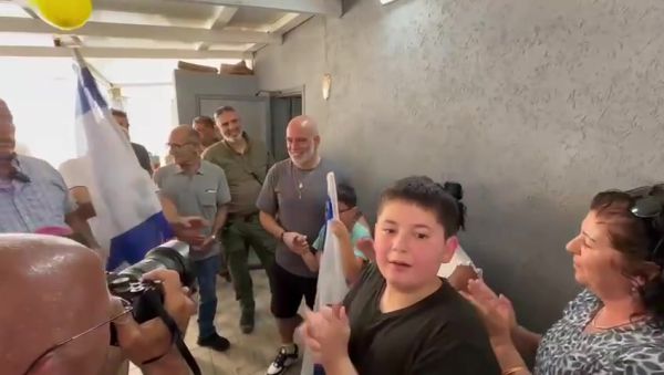 תיעוד מרגש: החטוף שלומי זיו חזר הביתה