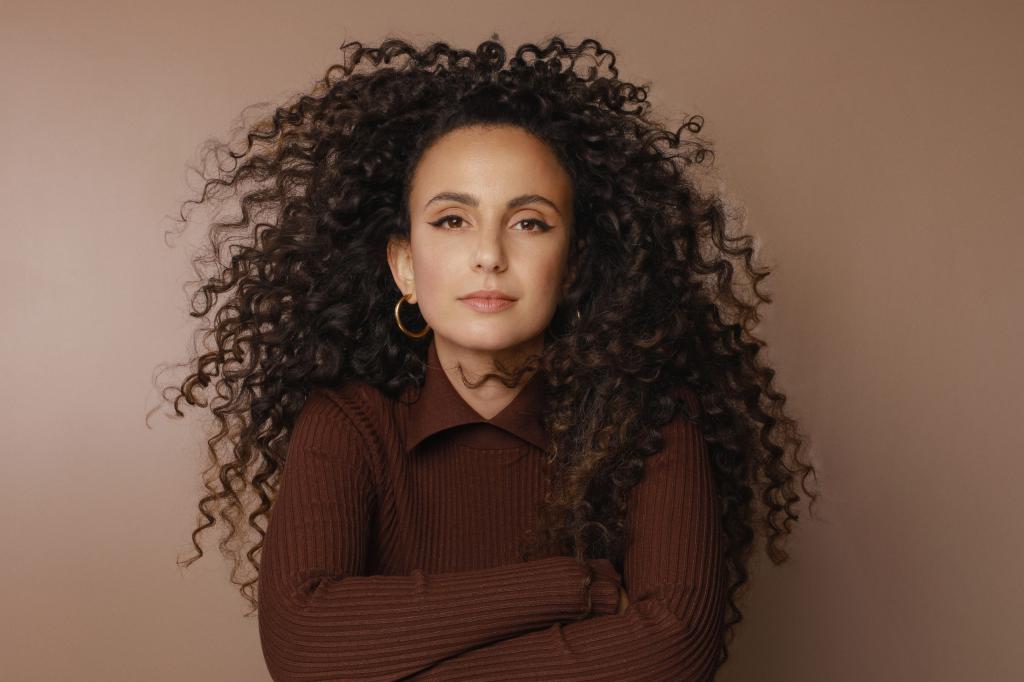 מציינת עשור: יובל דיין משחררת אלבום חדש