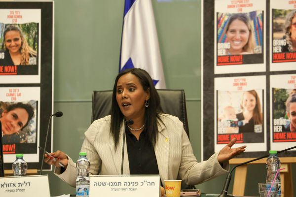 בת החטוף: "הבית מטונף, מצעים לא מוחלפים והכיור מלא"