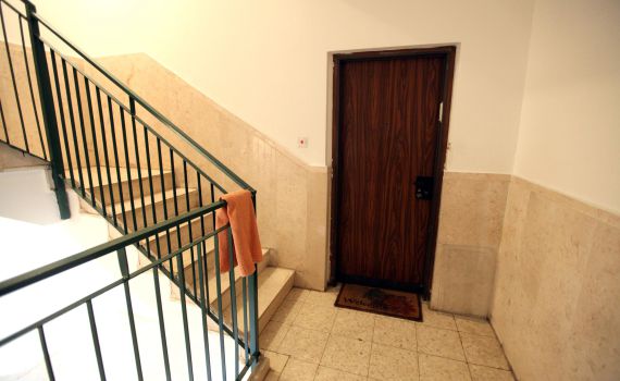 פונה בטיפול נמרץ: זקנה מעדה במדרגות, מצבה קשה