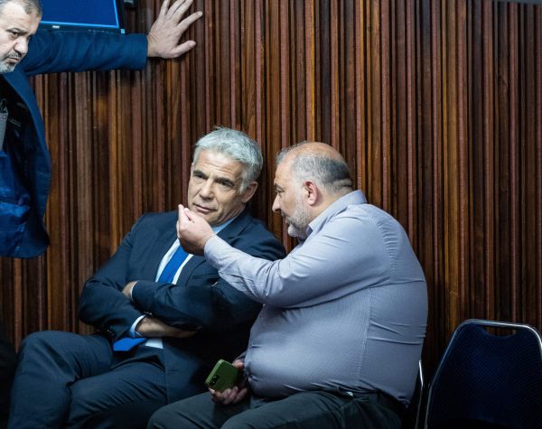 לפיד מפתיע: רע"מ לא יכולה להיות המנדט ה-61