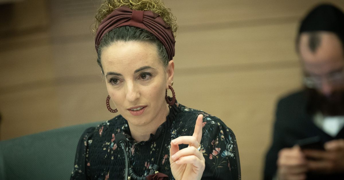 סילמן מסרבת לחזור בה: השוותה את אחים לנשק לארגון טרור