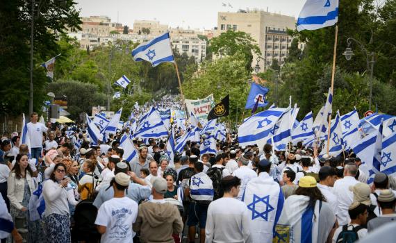 שידור ישיר: אלפי צועדים בריקוד הדגלים בירושלים