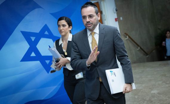 דרמה בכנסת: שר הבריאות פונה מלשכתו