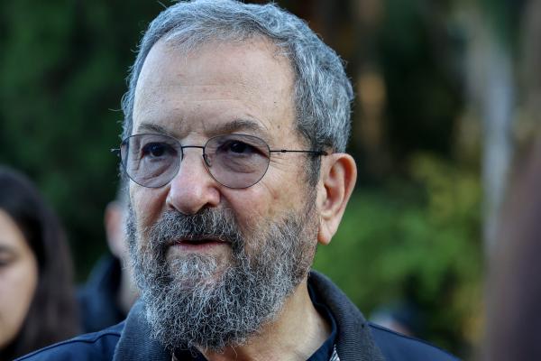 להפסיק את המלחמה: אהוד ברק תומך במכתב הטייסים