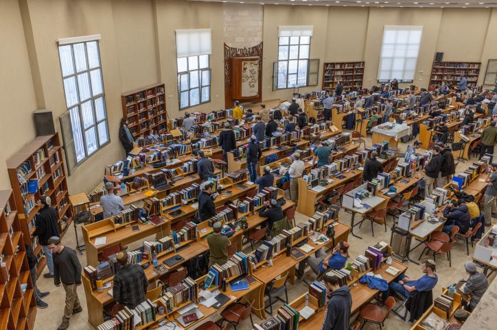 למי אנחנו יותר קרובים; לחילונים או לחרדים?