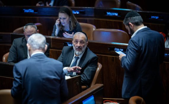 למרות שלא יעבור: הסיבה שדרעי העלה את חוק הרבנים