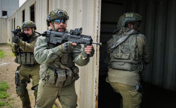 "מספקים ציוד ממלחמת יו"כ, אין אפילו מגן בסיסי"