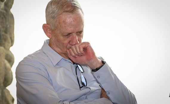 בצל עסקת החטופים: גנץ שוקל שוב את האולטימטום