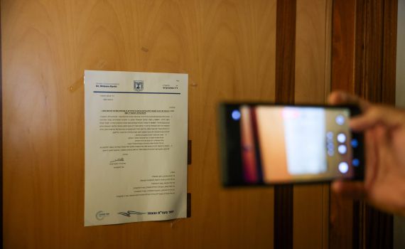 מקומם: בית המשפט קיצר את סגירת אל-ג'זירה לחודש