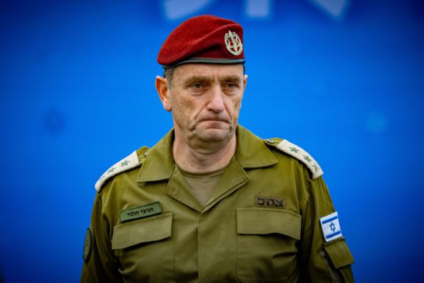 האלוף הטיח ברמטכ"ל: "אני זה שנכשלתי? אני צריך ללכת?"