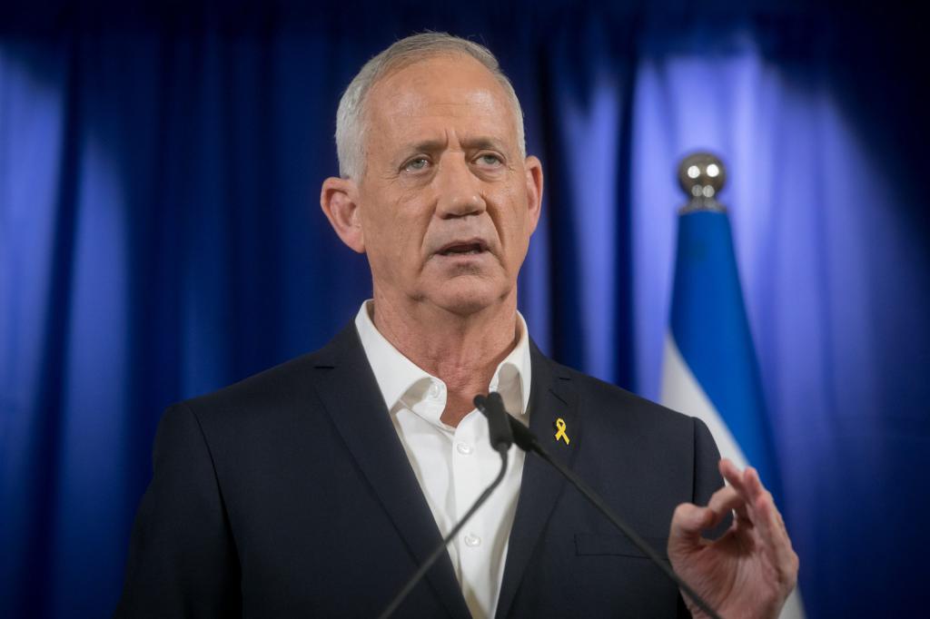 גנץ מגיב למתקפה של גולן נגדו: ״חייב להתנצל, זו לא בושה״