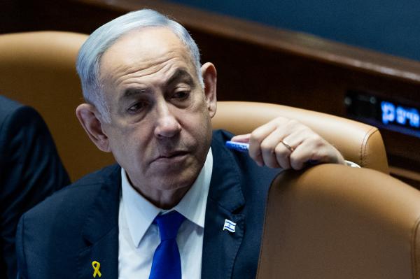 נתניהו חשש מצווי מעצר נגדו וביטל עצירה באירופה